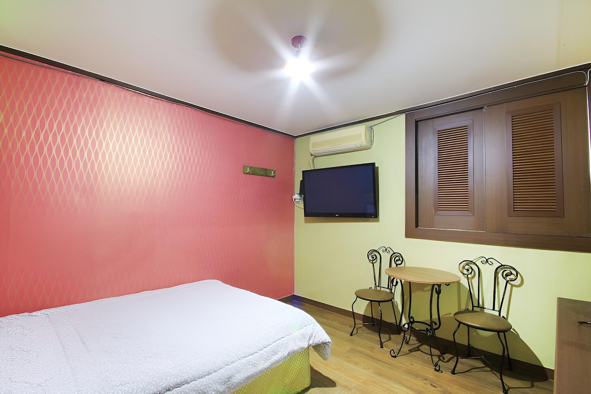 Room (Standard Room) - Photo 2