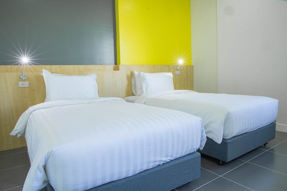 Standard Twin Room, 2 Twin Beds - Photo 1