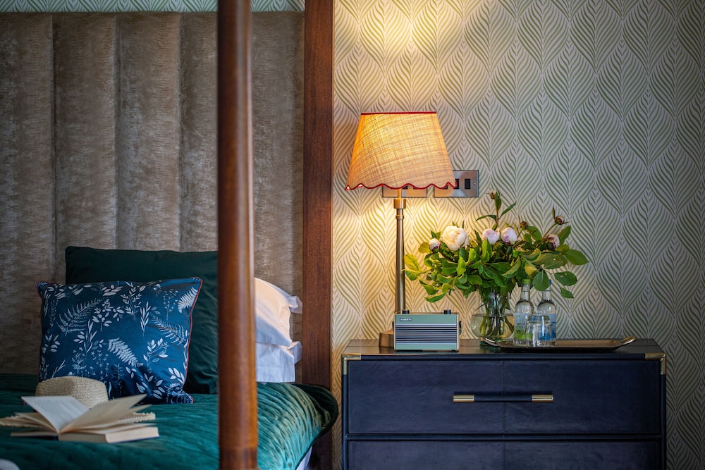Luxury Suite (Four Poster Bed) - Photo 4