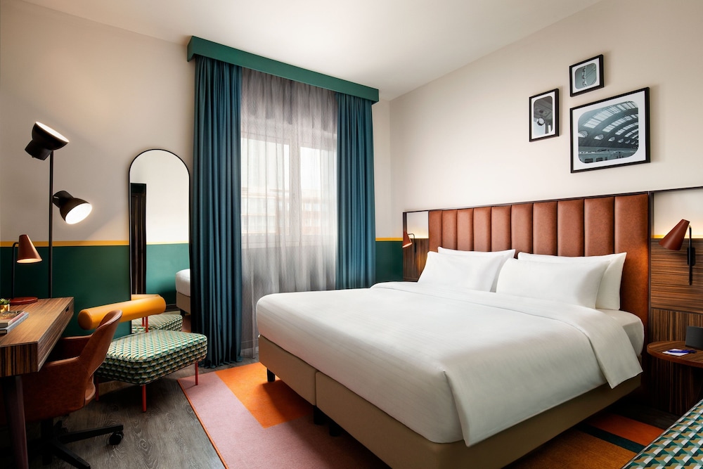 Suite, 1 King Bed with Sofa bed (Studio)