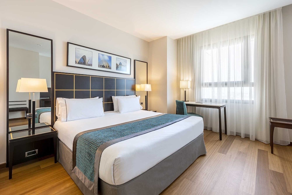 Triple Room, City View photo 3