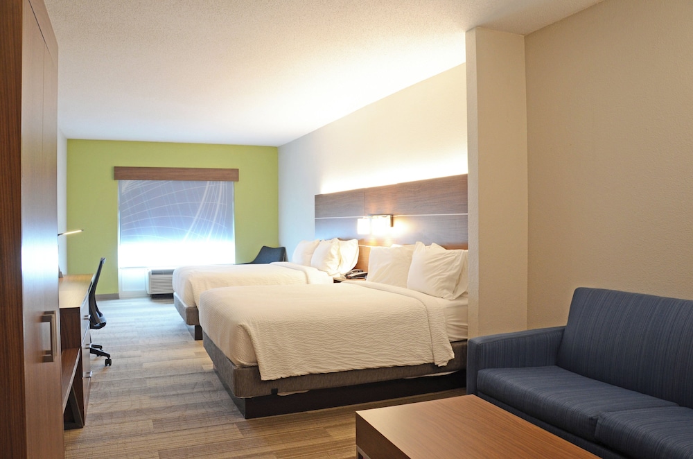 Standard Room, 2 Queen Beds (with Extra Floor Space) photo 2