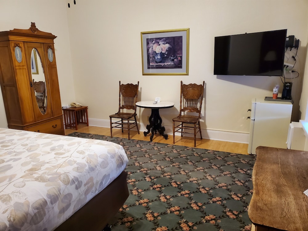 Comfort Suite, 1 King Bed photo 3