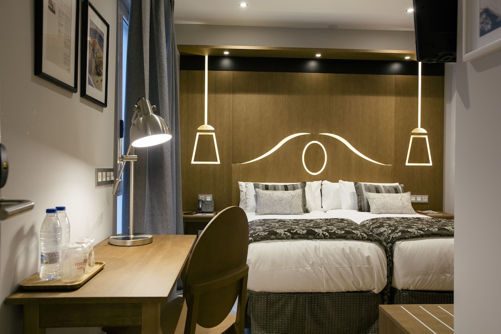 Family Studio Suite, 2 Bedrooms photo 3