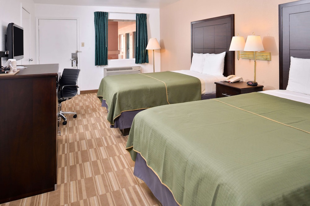 Room, 2 Double Beds, Non Smoking - Photo 1