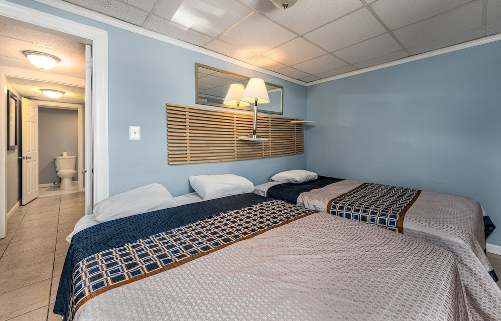 Suite, 2 Bedrooms - Photo 2