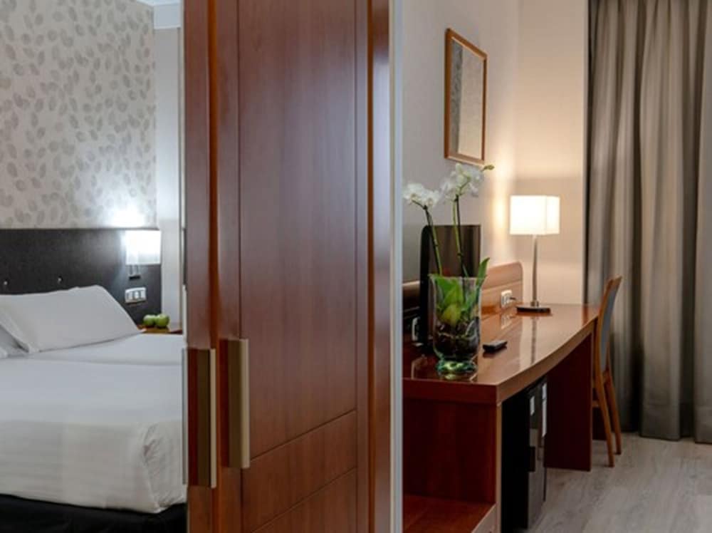 Double or Twin Room - Photo 7