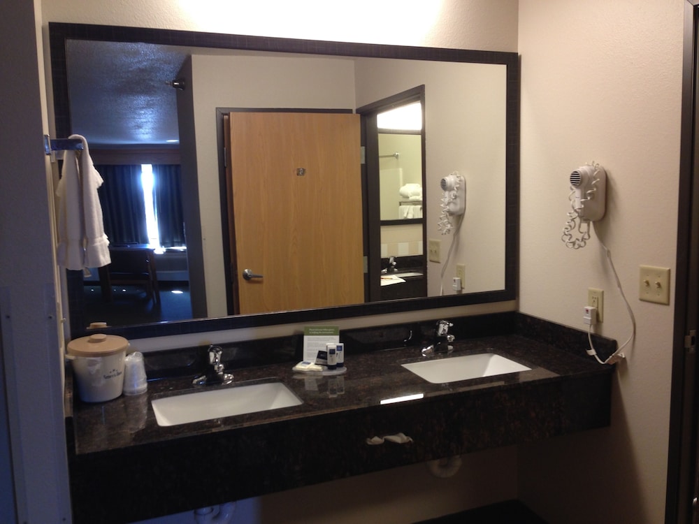 Suite, 2 Queen Beds, Non Smoking - Photo 4