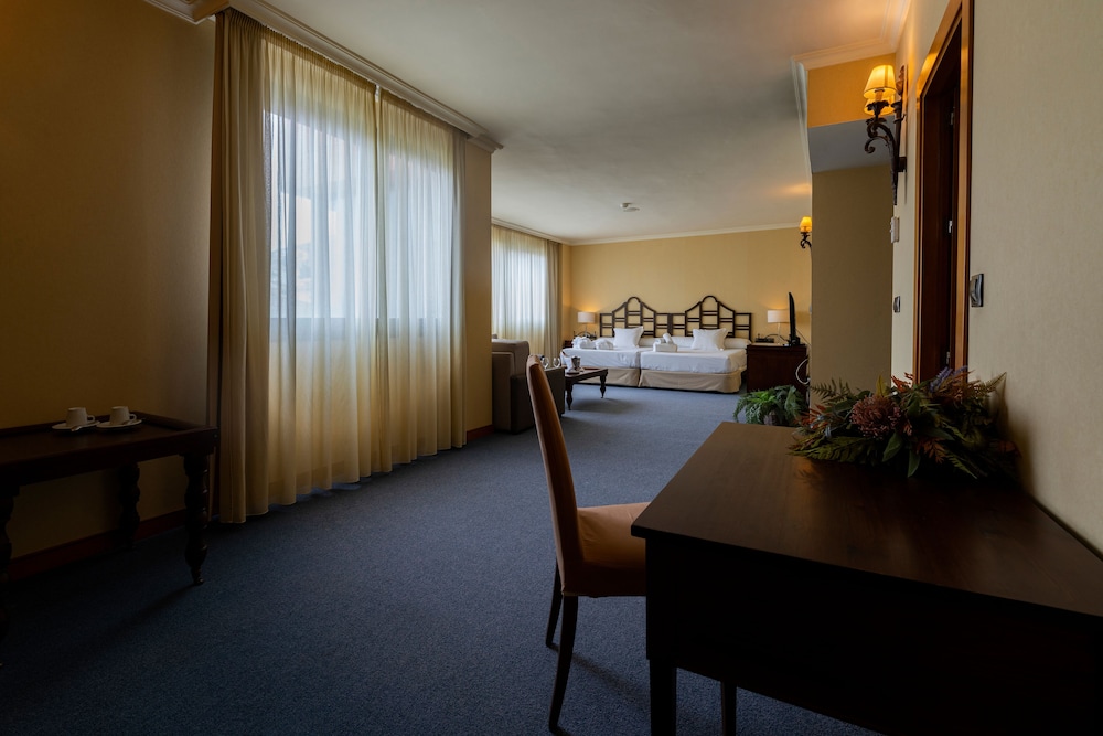 Junior Suite (2 Adults and 1 Child) photo 3