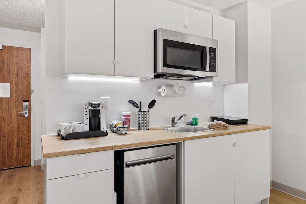 Suite, 1 Bedroom, Kitchenette (Hearing Accessible) photo 2