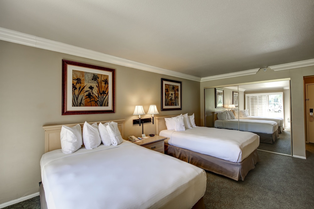 Standard Room, 2 Double Beds - Photo 1