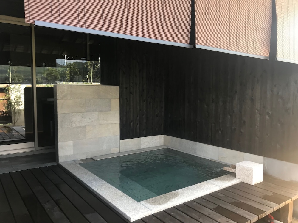 Private Building with Semi Open Air Bath - 1 photo 2