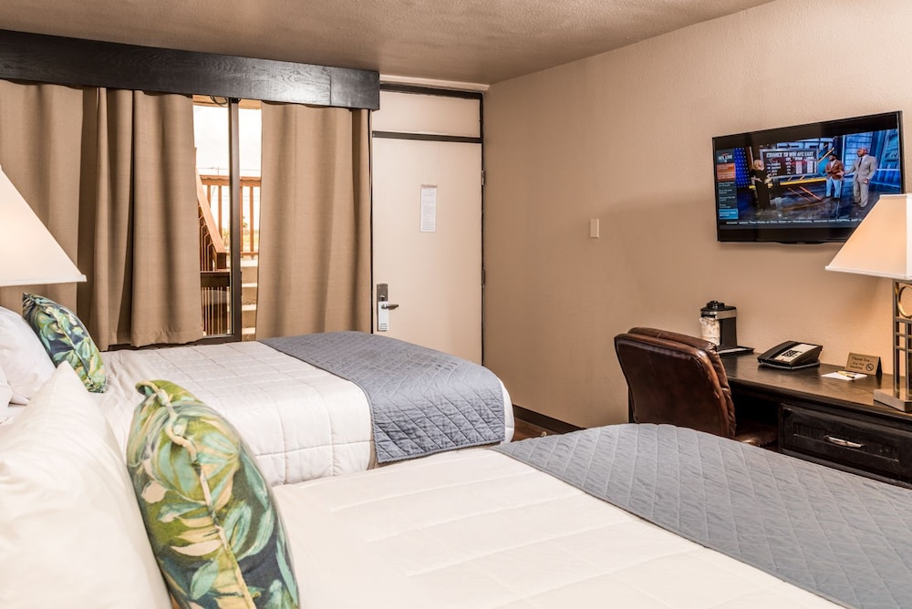 Room, 2 Queen Beds (Harbor Bridge Side) photo 3