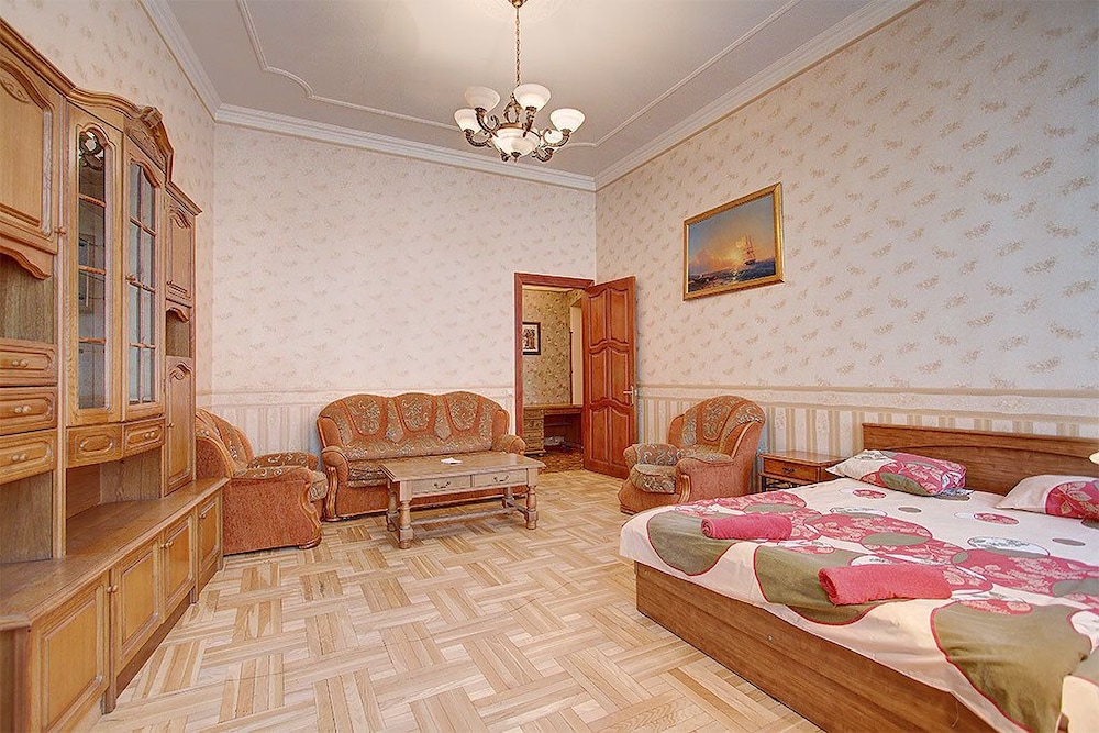 Apartment, 2 Bedrooms (Karavannaya 3/35 , Ital'yanskaya 31)