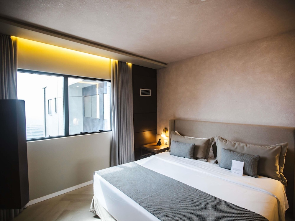 Junior Suite, 1 King Bed with Sofa bed, Sea View