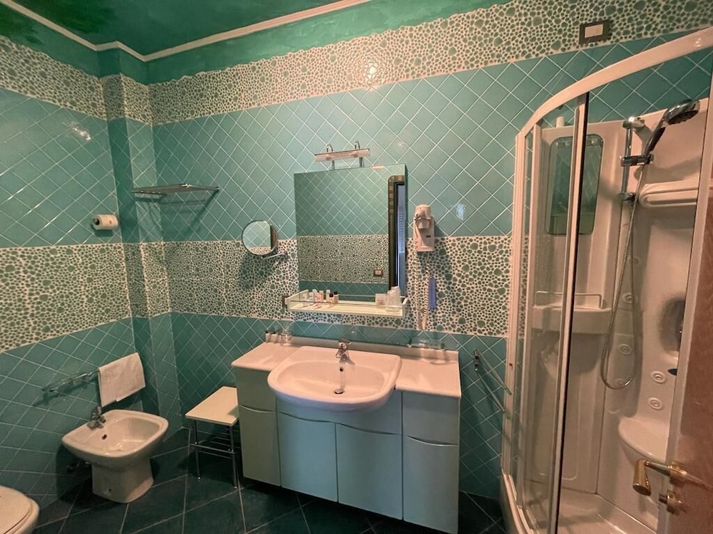 Comfort Room photo 2