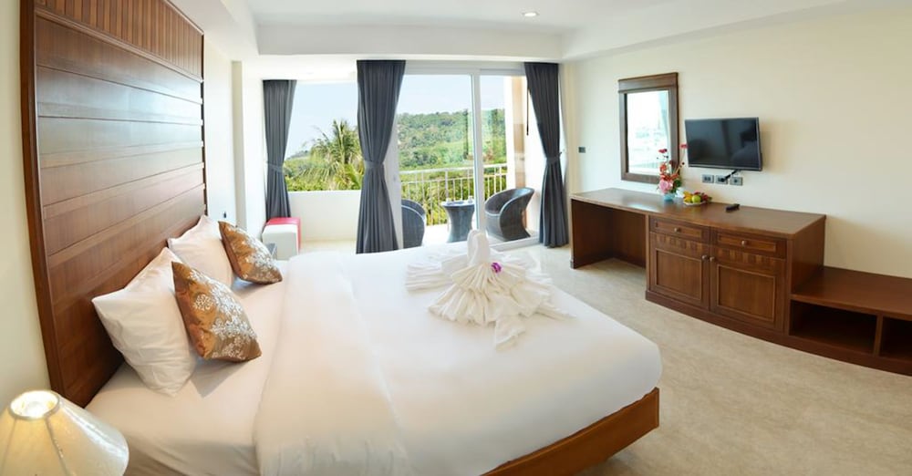 Deluxe Room (Free Roundtrip Airport Transfer)