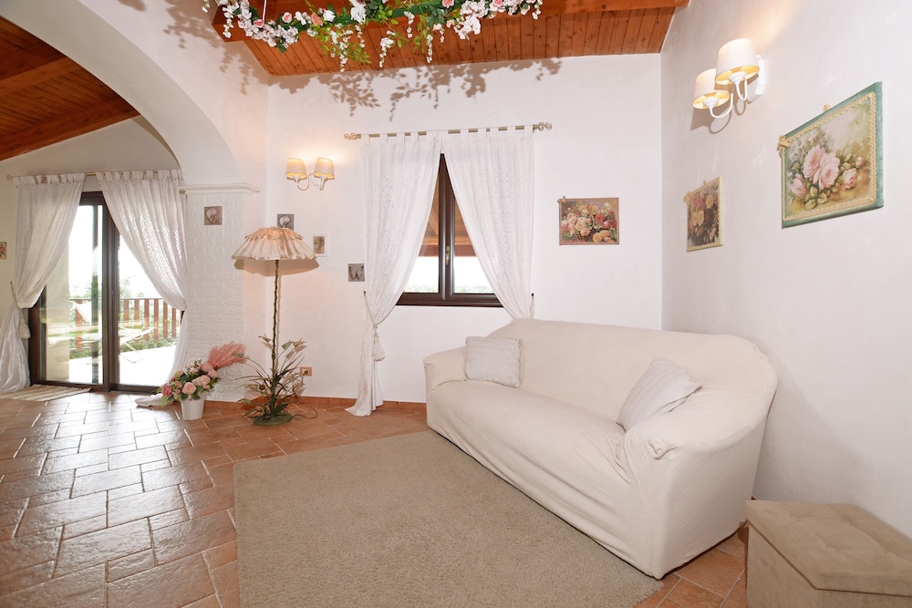 Standard House, 3 Bedrooms, 2 Bathrooms, Mountainside (Fiore D'Ulivo)