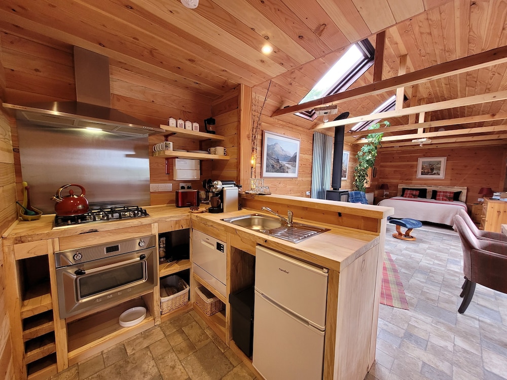 Romantic Cottage (Rustic Barn) photo 2