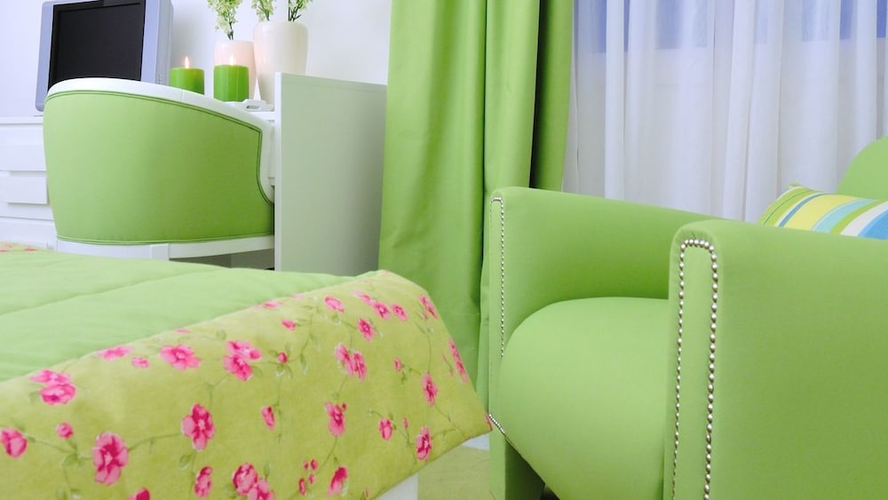 Standard Double or Twin Room, Canal View thumbnail 5