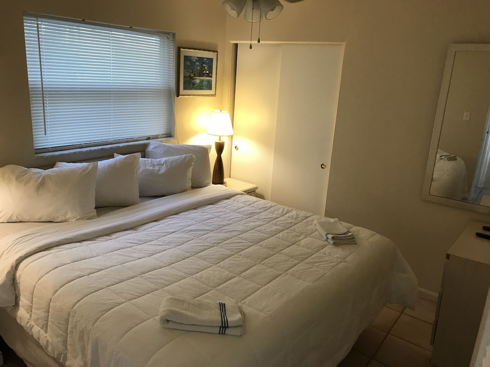 Room, 1 King Bed with Sofa bed, Kitchen, Courtyard View (2nd Floor)