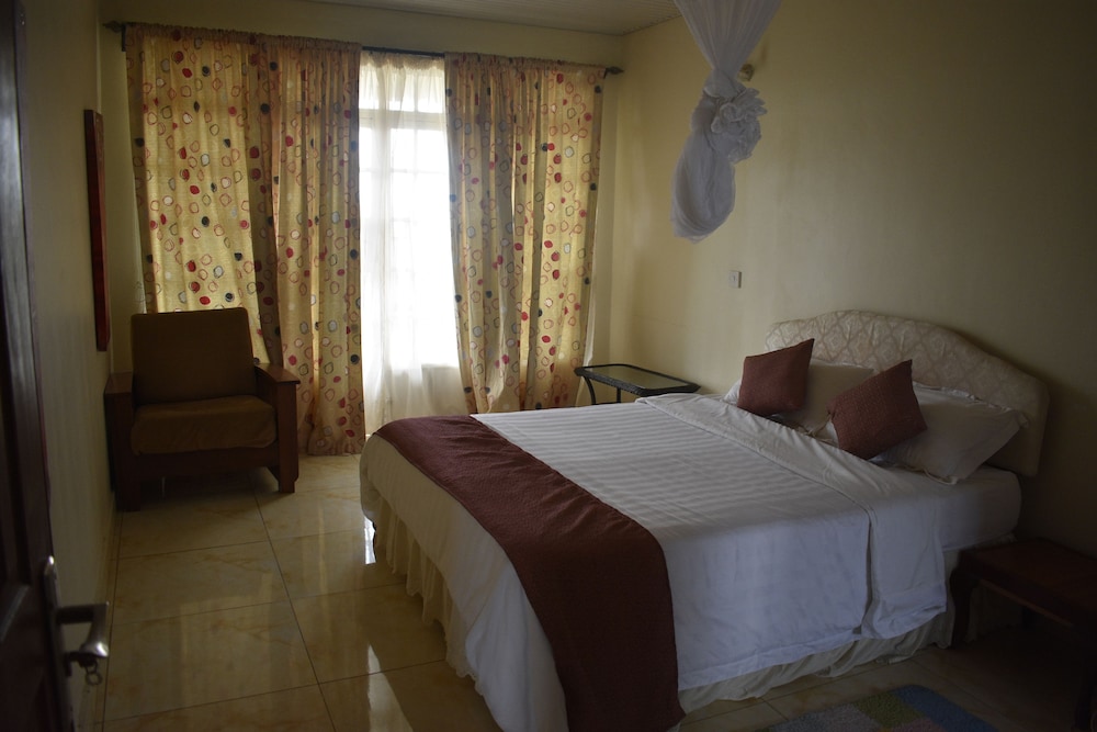 Basic House, 4 Bedrooms photo 1