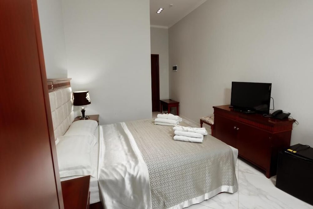Basic Single Room, Balcony, Pool View photo 3