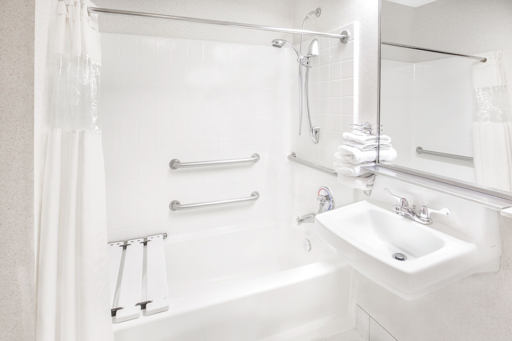 Suite, 1 King Bed, Accessible, Jetted Tub - Photo 4