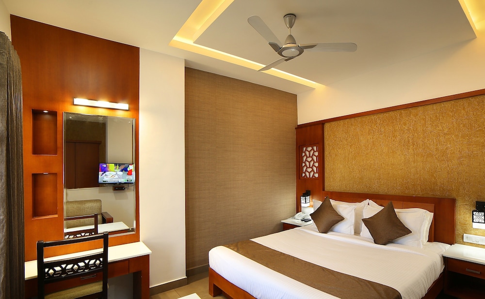 Deluxe Non AC Double Room,1 King Bed photo 3