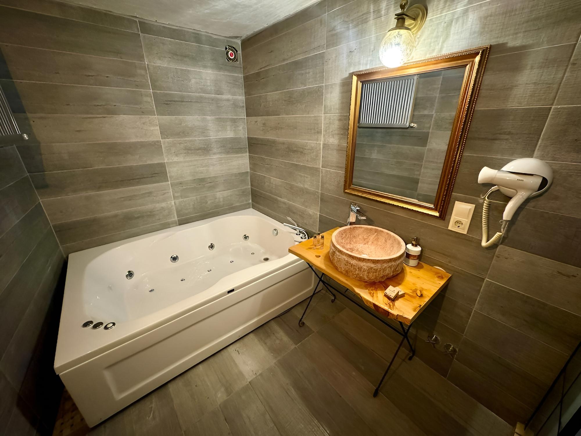 Deluxe Room - Photo 9
