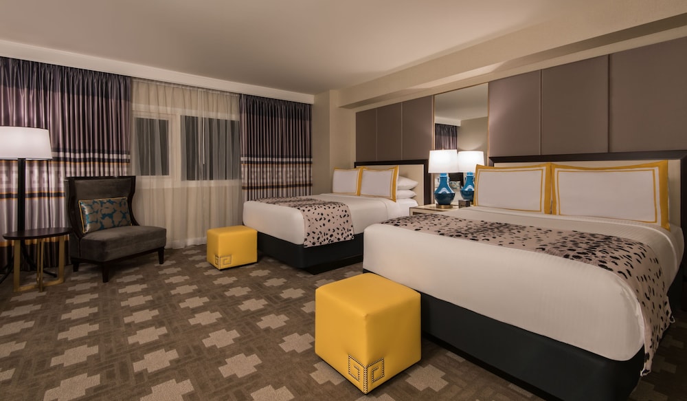 Julius Deluxe Room, 2 Queen Beds, Non Smoking - Photo 1