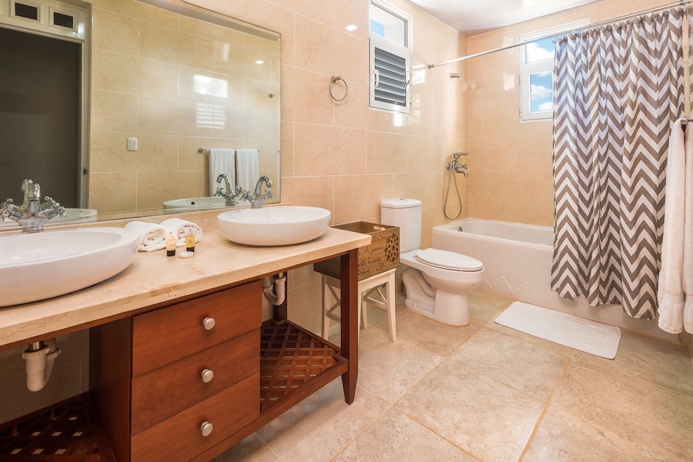 Premium Condo, 2 Bedrooms, Pool View photo 3