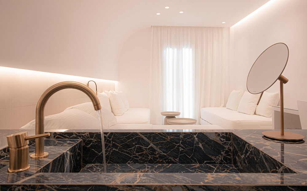 Bright Quadruple Room - Photo 1