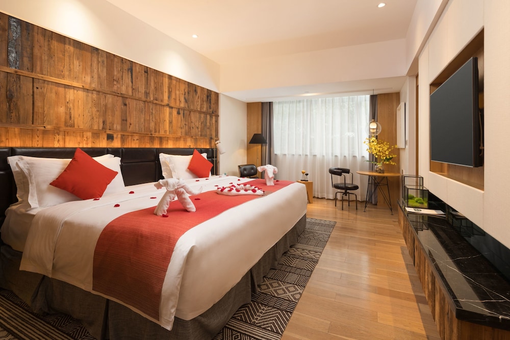 Deluxe Double Room, Smoking