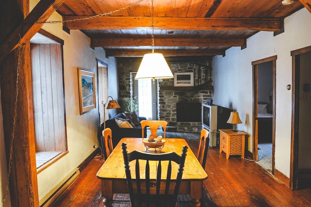 Suite, 1 Queen Bed, Kitchen