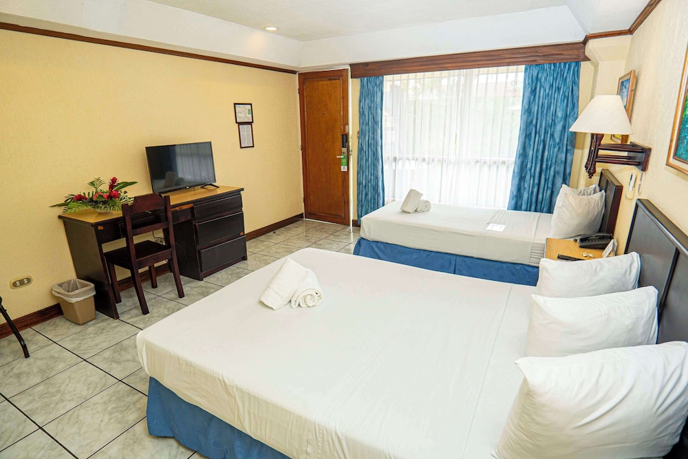 Superior Room, Multiple Beds, Non Smoking - Photo 3