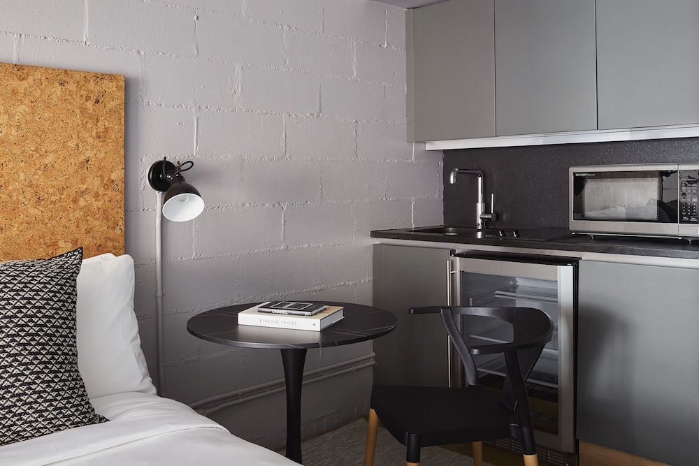 Classic Studio, 1 King Bed, Non Smoking (Self Check-in with Virtual Front Desk) photo 2