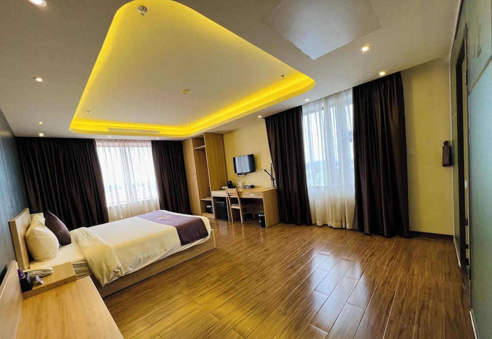 Suite (with Kitchen)