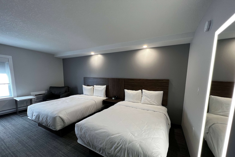 Basic Room, 2 Double Beds, Non Smoking - Photo 3