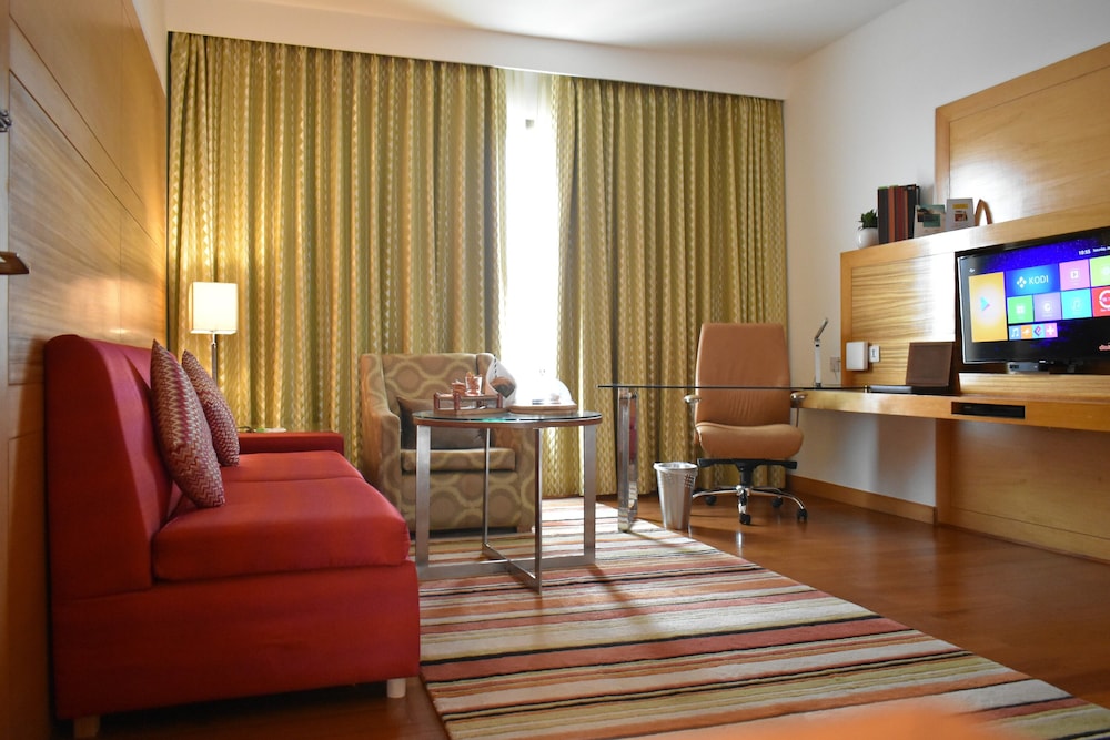 Club Suite, 1 Bedroom - Photo 5