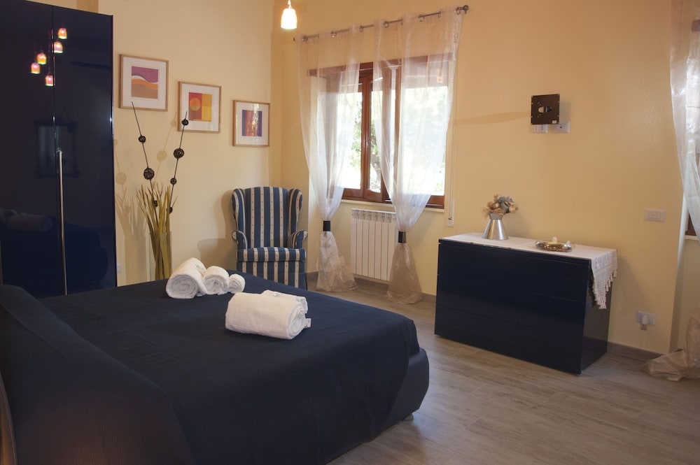 Luxury Villa, 1 King Bed photo 2