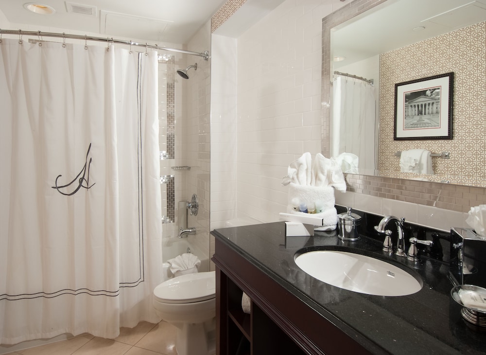 Alexander Executive Suite - Photo 7
