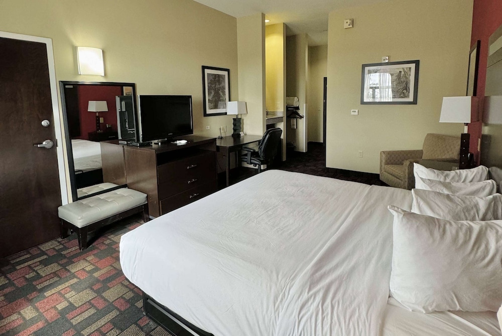 Room, 1 King Bed, Accessible, Non Smoking (Mobility Accessible) - Photo 1