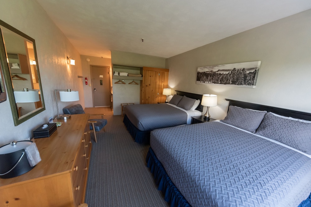 Quadruple Room, 2 Queen Beds photo 2