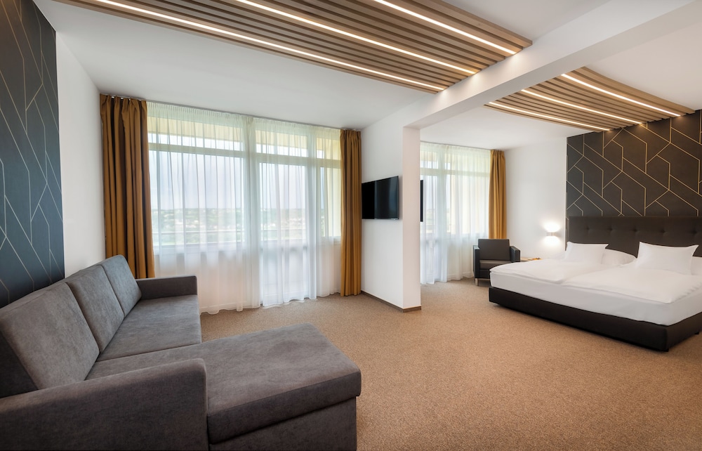 Basic Suite, Balcony photo 1
