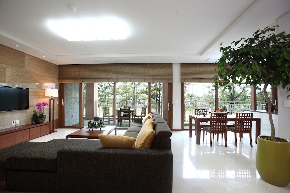 Resort B - Photo 5