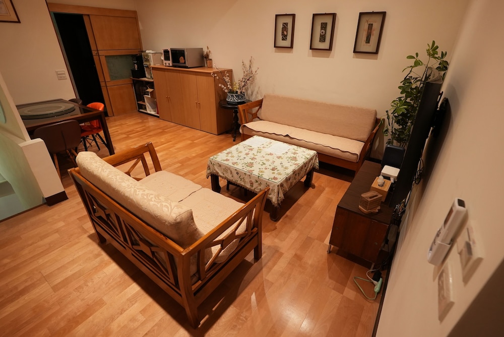 Economy Double Room (Shared Bathroom) - Photo 5