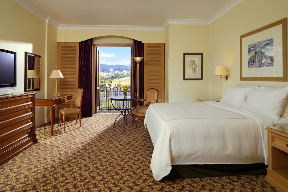 Junior Suite, 1 King Bed, Smoking, Balcony - Photo 8