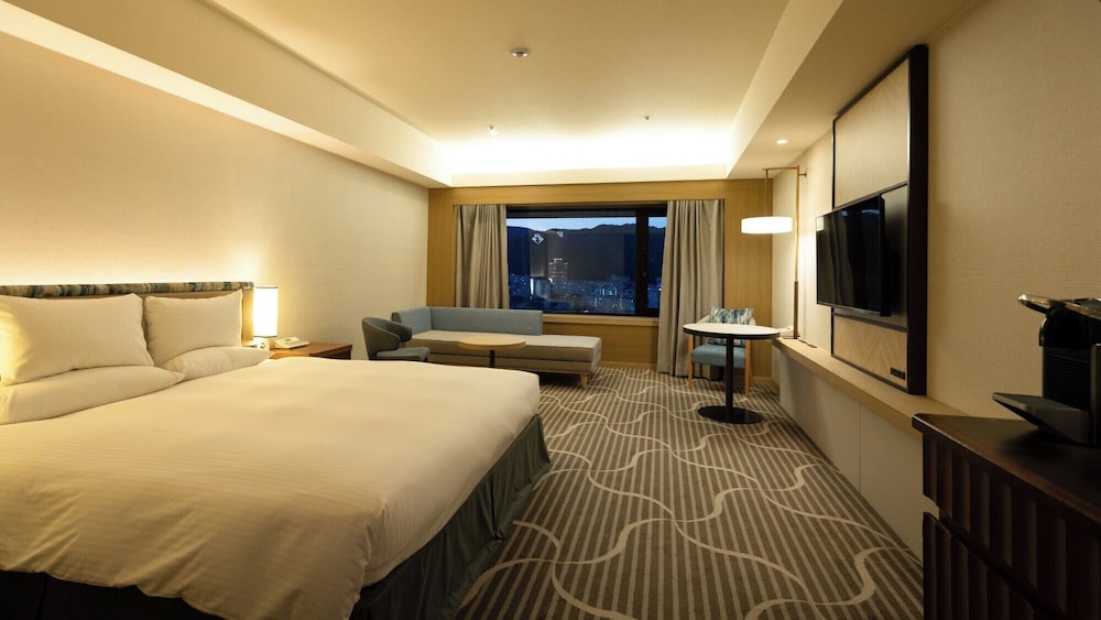 Deluxe Double Room, Non Smoking (28-33F, Skyview floor) - Photo 1