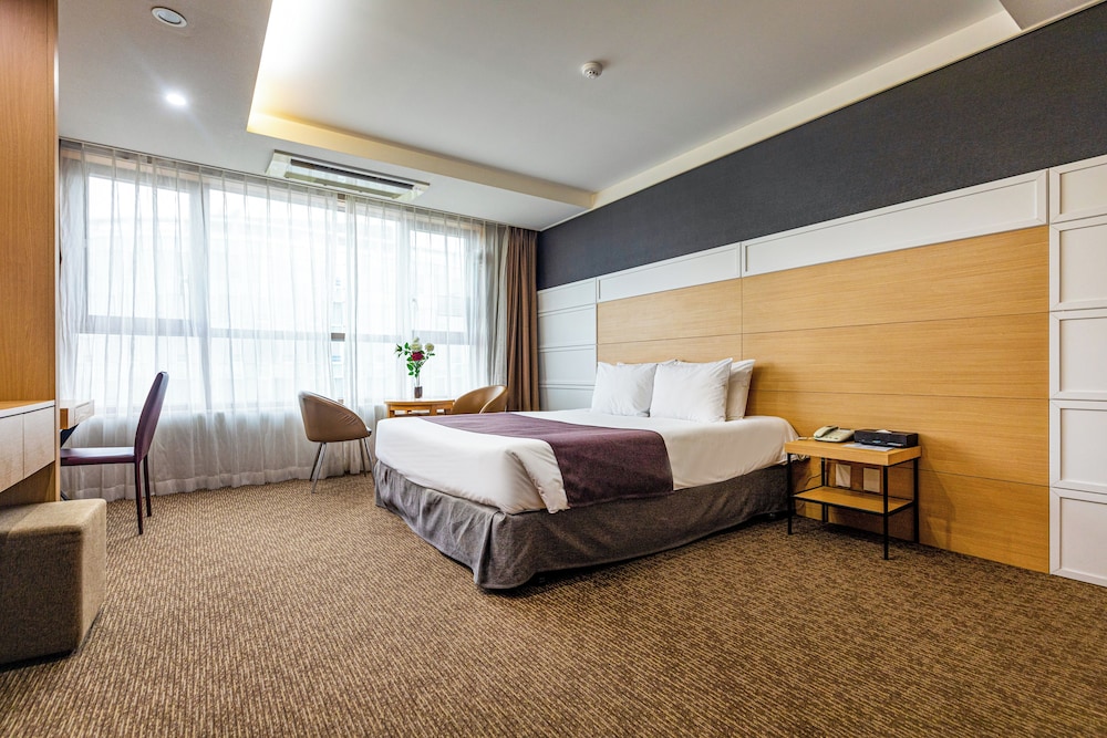 Event Room(City View)